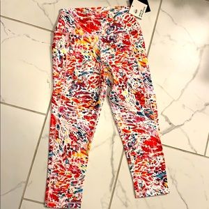 NWT side pocket Capri leggings Medium